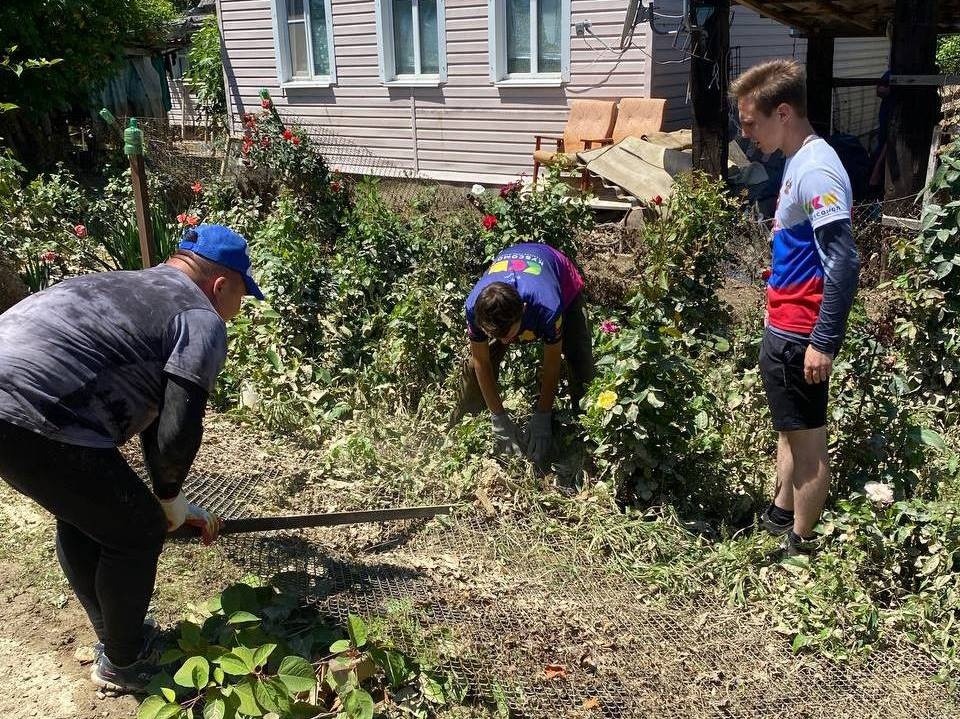 09-10.07.21_Пришли на помощь пострадавшим от наводнения 1-2
