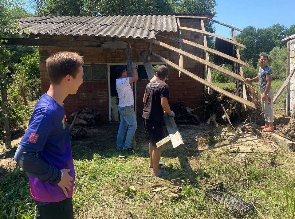 09-10.07.21_Пришли на помощь пострадавшим от наводнения 1-5