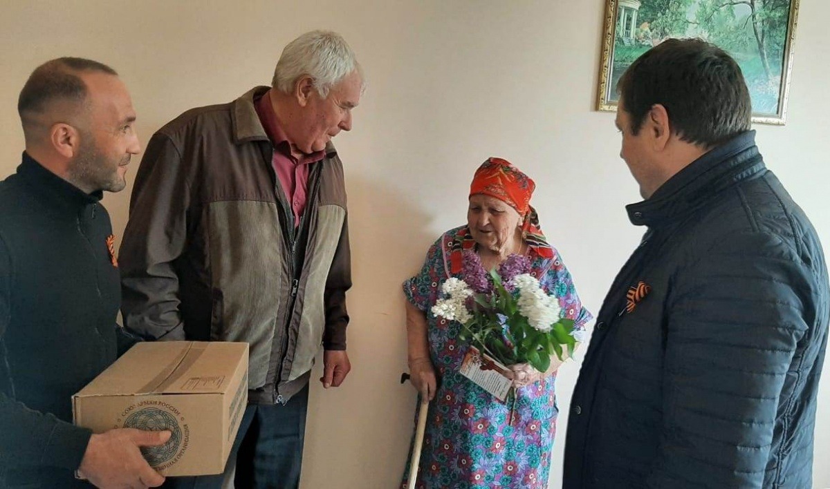 08.05.22_Поздравили ветеранов с Днем Великой Победы 1-5