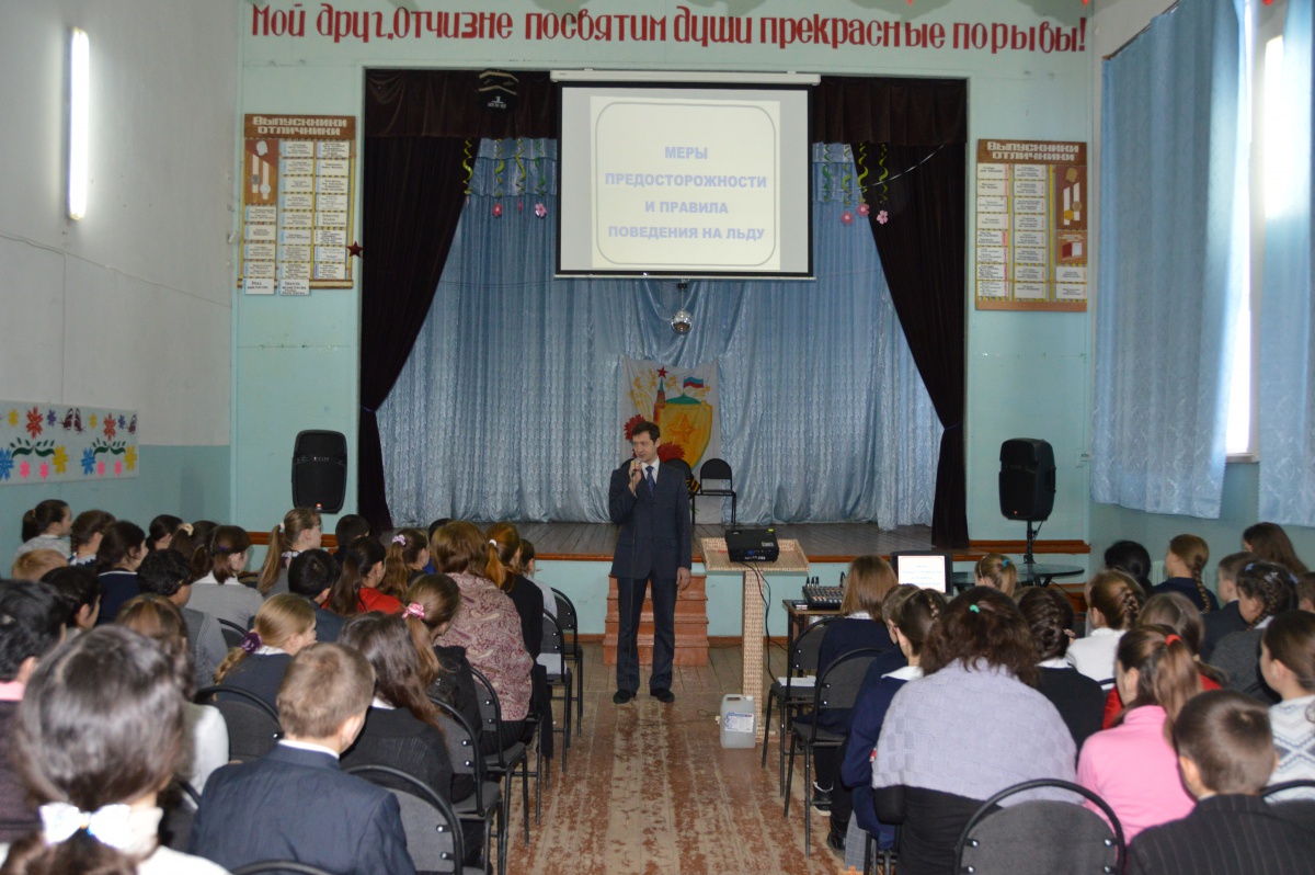 Выходить на лед водоемов крайне опасно!!!
