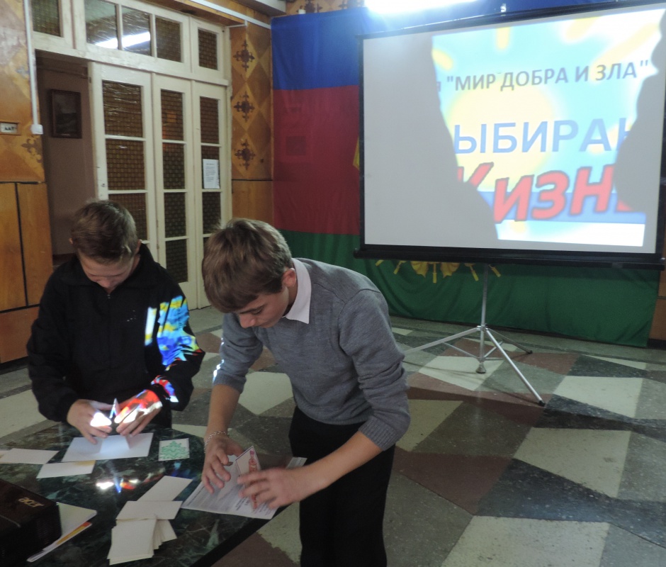 Познавательная программа "Мир добра , мир здоровья " прошёл на базе КДЦ с участием подростков OОШ № 24.