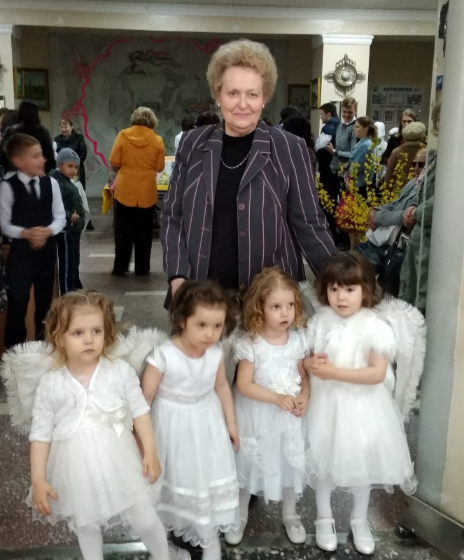 Златые купола родной станицы...