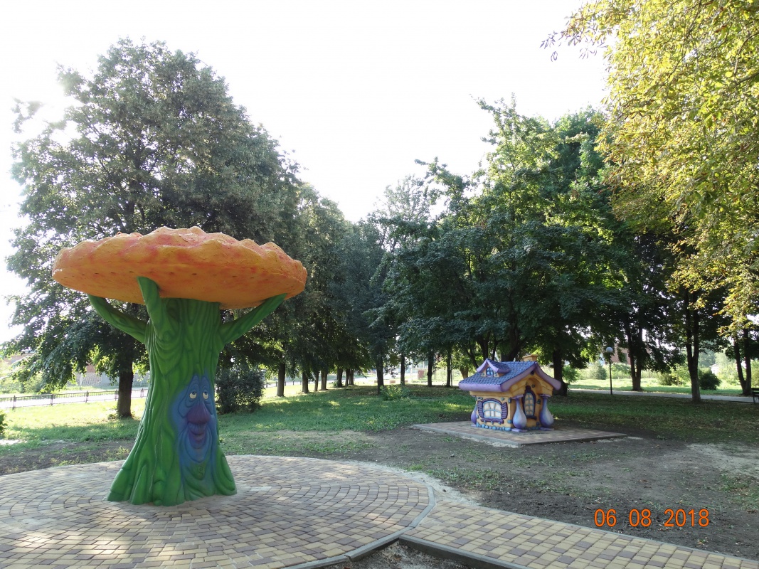 Работы по созданию "сказочного городка" продолжаются...