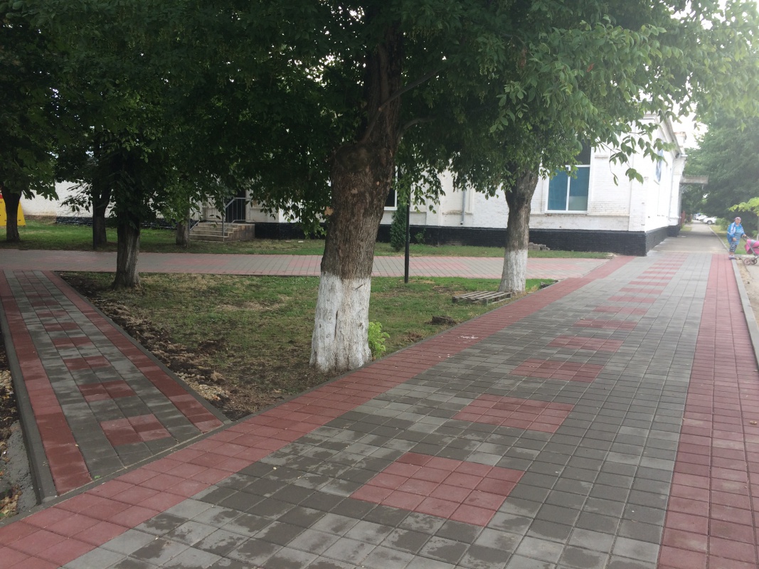 Работы по благоустройству в парке....