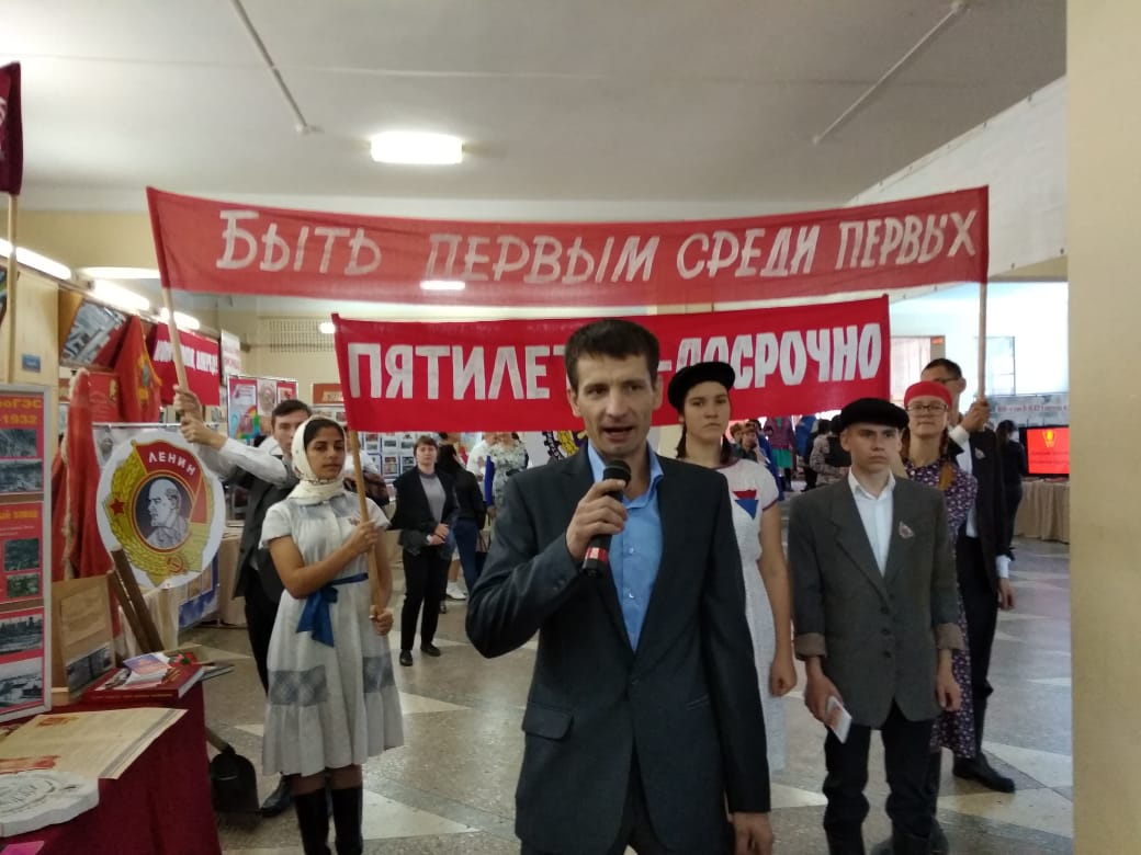 "Рожденный Октябрем"