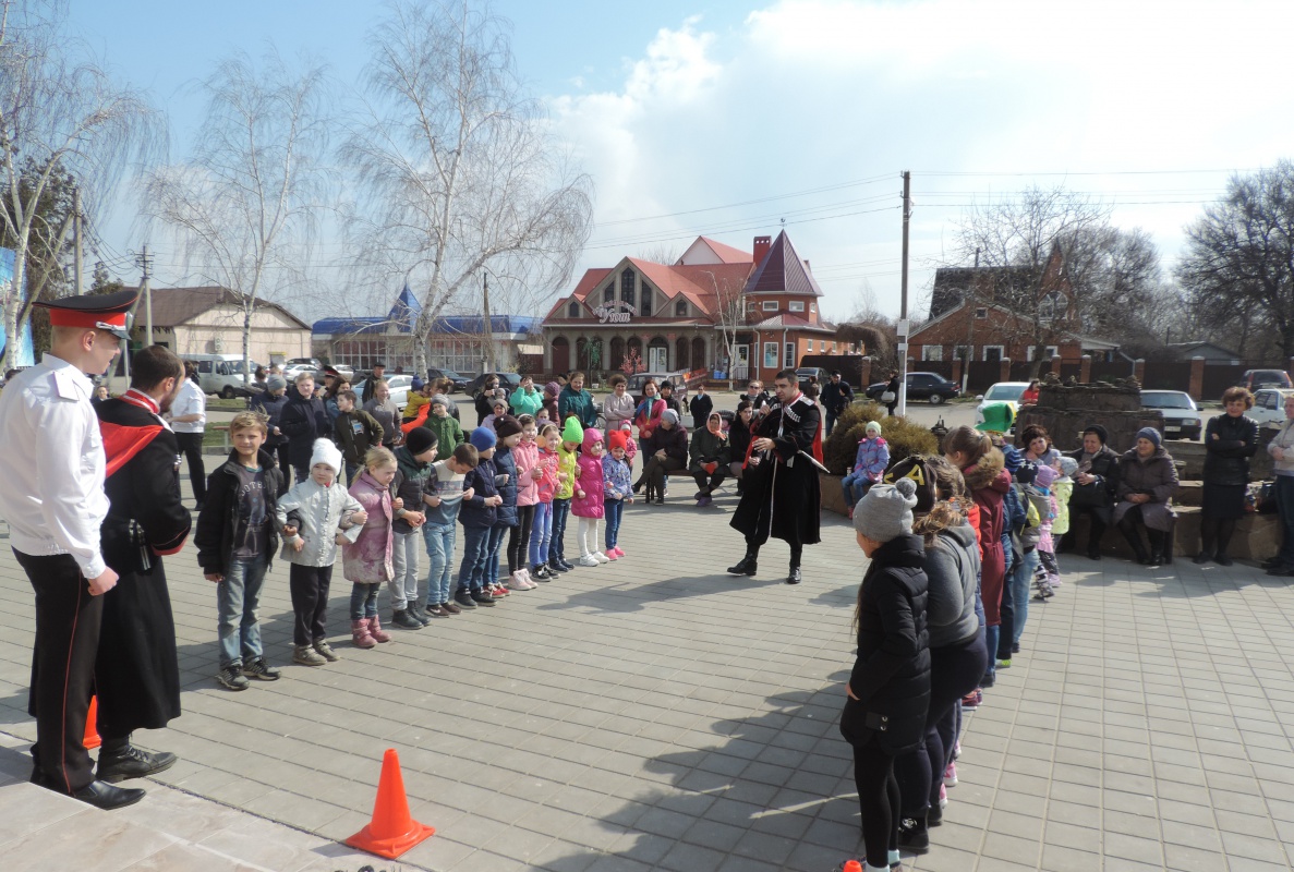 Весну встречаем