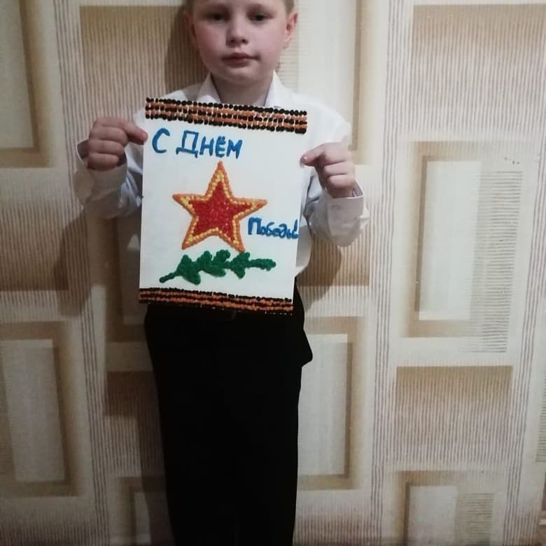 Малыши подготовили письма и открытки ветеранам...