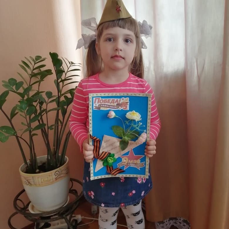 Малыши подготовили письма и открытки ветеранам...