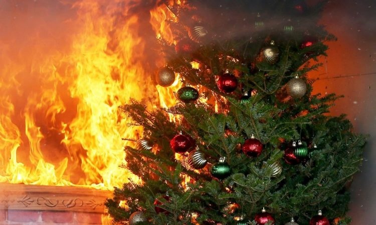 ПРАВИЛА ПОЖАРНОЙ БЕЗОПАСНОСТИ В НОВОГОДНИЕ ПРАЗДНИКИ