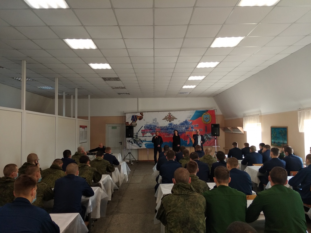 Солисты Платнировского культурно-досугового центра посетили войсковую часть 35666, где показали праздничный концерт для военнослужащих, посвященный Дню Защитника Отечества.