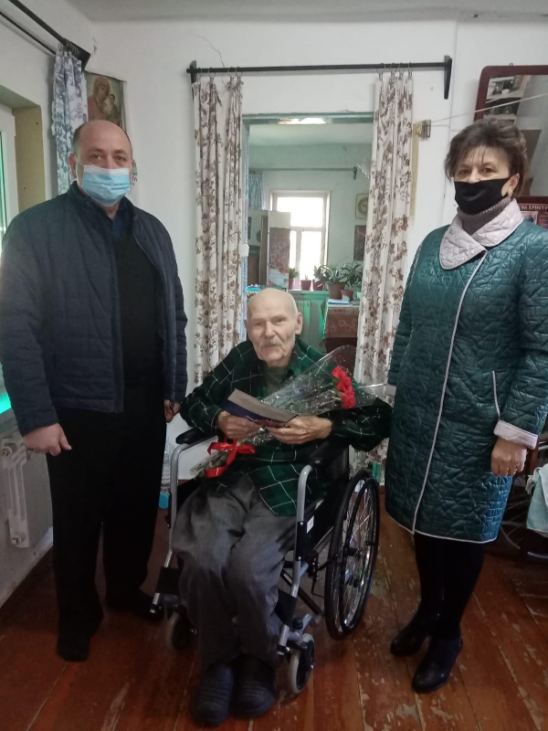 Администрация Платнировского сельского поселения поздравила с Днем Защитника Отечества ветеранов Великой Отечественной войны Таранич Марка Григорьевича и Хилько Михаила Федоровича!