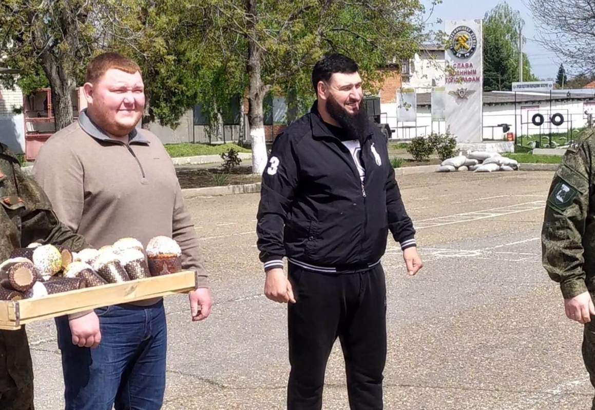 Поздравили с праздником Пасхи многодетные семьи и военнослужащих