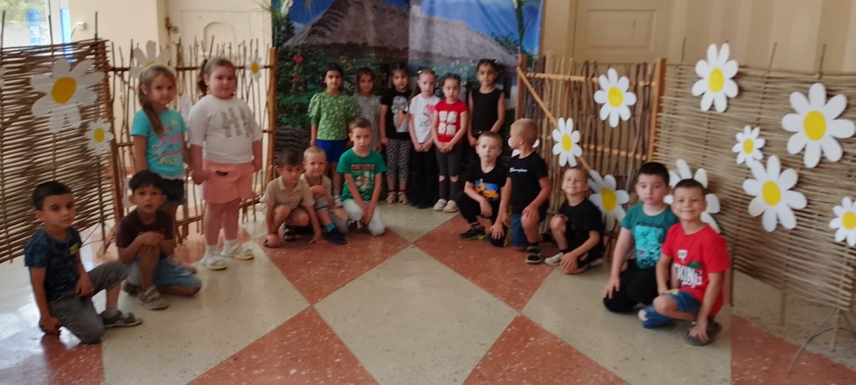 Фотозоны «Я дарю тебе ромашку, вместе с ней любовь свою!
